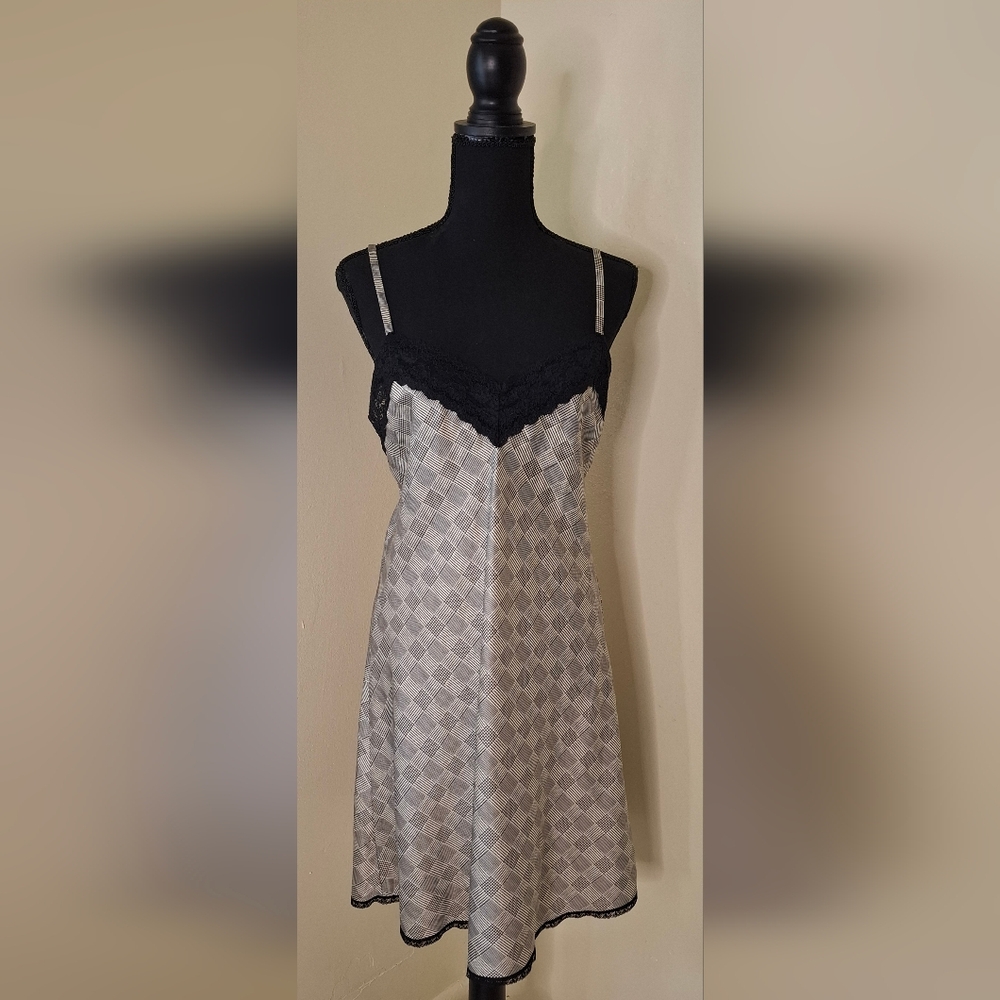Ralph Lauren Black and White Sleep Chemise with Lace Trimming Size MediumRalph L